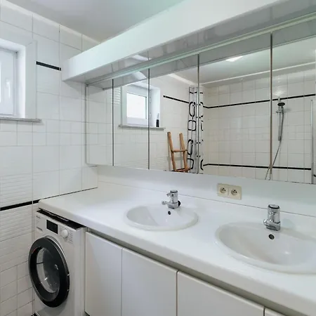 Modern Flat In Quiet Area Lägenhet De Haan
