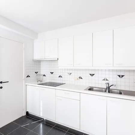 Modern Flat In Quiet Area Lägenhet